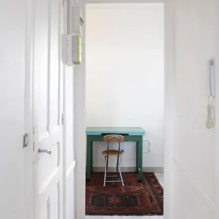 Bright Studio With View Of The Eiffel Tower Parigi