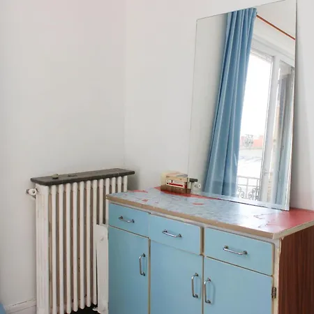 Bright Studio With View Of The Eiffel Tower Parigi