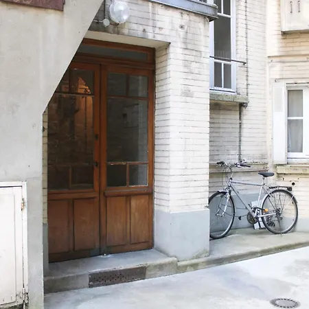 Bright Studio With View Of The Eiffel Tower Appartamento *